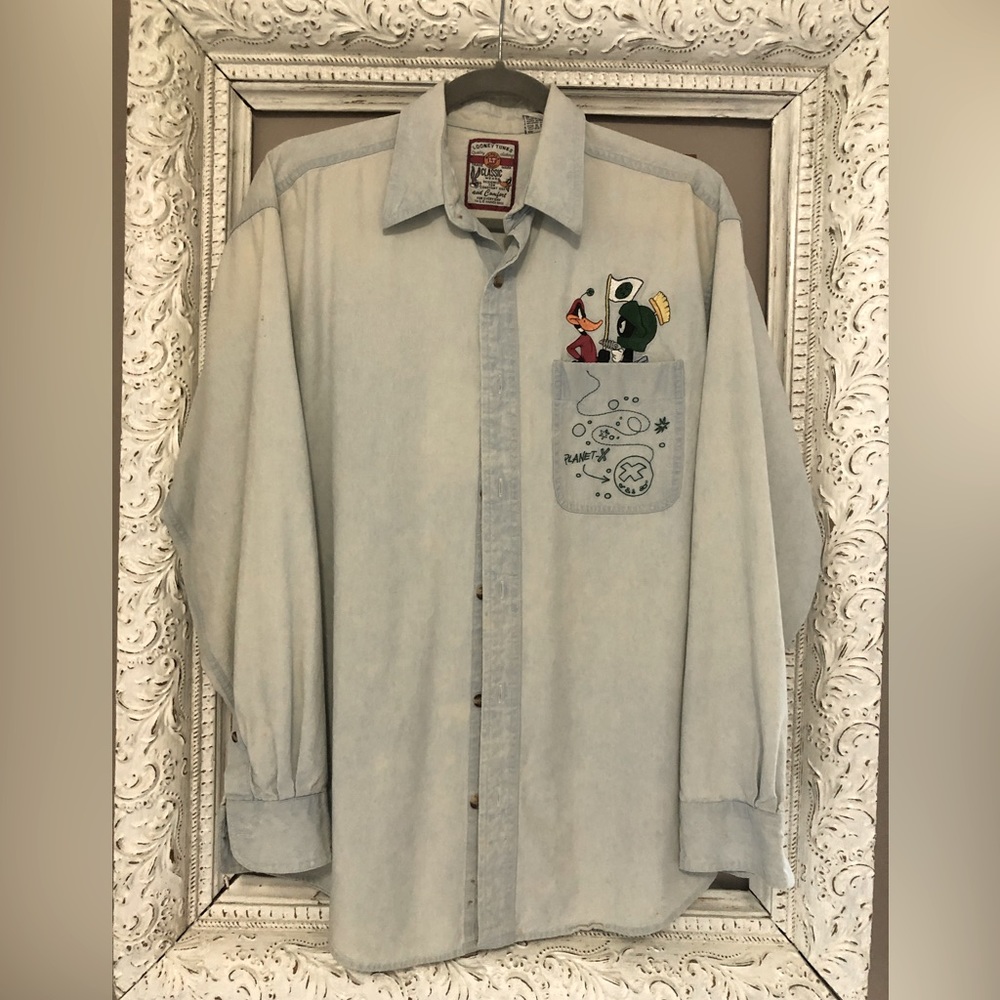 Warner Brothers Looney Tunes Faded Denim Shirt Size M. Embroidered pocket. ❣️
